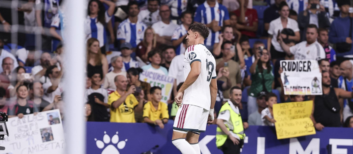 Carlos Espí celebra el gol anotado con el Real Madrid ante el Espanyol
