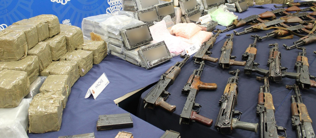 Arsenal de armas incautado por la Policía Nacional en una operación en Málaga (archivo)