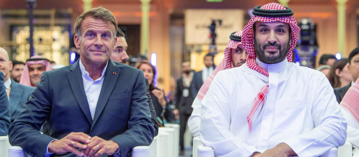 23 August 2026, France, Paris: French President Emmanuel Macron (L) and Saudi Crown Prince Mohammed bin Salman Al Saud attend the closing ceremony of the Esports World Cup at the Grand Palais in Paris. Photo: -/Saudi Press Agency/dpa

23/8/2026 ONLY FOR USE IN SPAIN