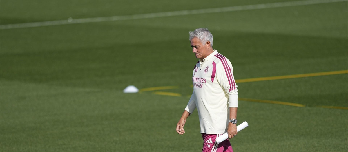 José Mourinho, durante el entrenamiento previo al Real Madrid - Real Sociedad