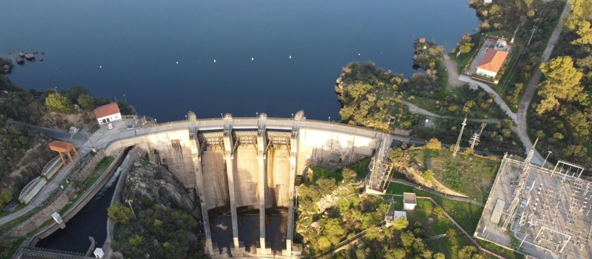 Presa del embalse de Valdeobispo (Cáceres)