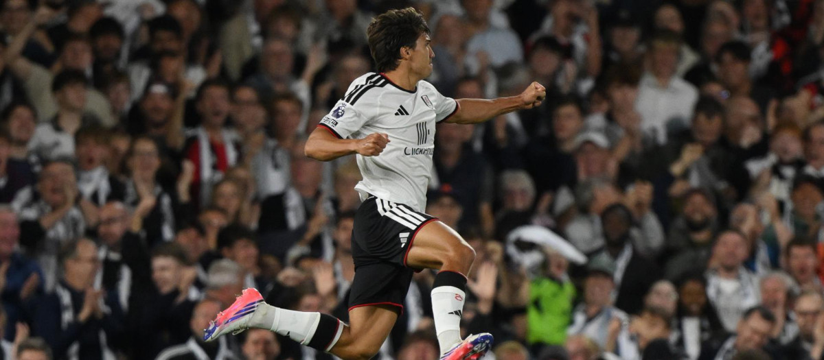 Gonzalo García celebra su primer gol con el Fulham