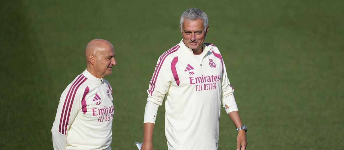José Mourinho junto a Antonio Pintus en un entrenamiento del Real Madrid