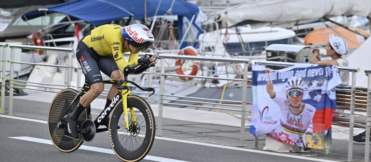 Imagen del ciclista Wout van Aert durante la salida de la Vuelta Ciclista a España, a 22 de agosto de 2026, en Mónaco (Francia)