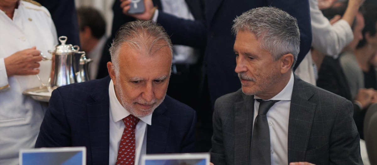 El ministro de Política Territorial y Memoria Democrática, Ángel Víctor Torres, y el ministro de Interior, Fernando Grande-Marlaska