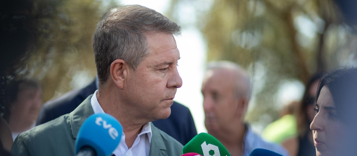 El presidente de Castilla-La Mancha, Emiliano García-Page, inaugura el gimnasio municipal de Navalcán.

REMITIDA / HANDOUT por PIEDAD LÓPEZ/JCCM
Fotografía remitida a medios de comunicación exclusivamente para ilustrar la noticia a la que hace referencia la imagen, y citando la procedencia de la imagen en la firma
26/8/2026