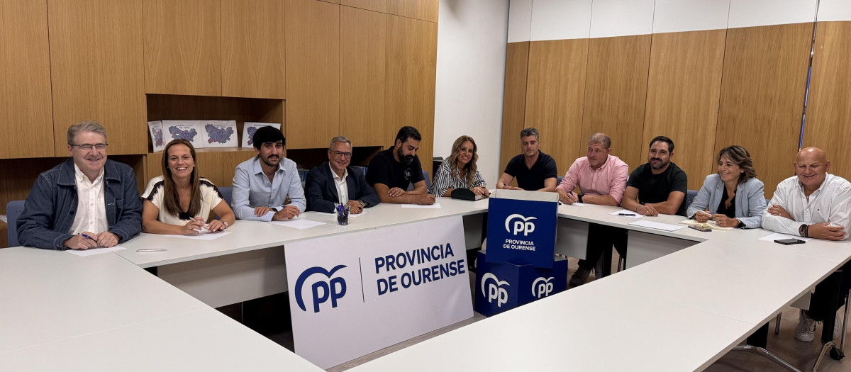 Aarón Álvarez se convierte en el nuevo candidato del PP a la Alcaldía en A Pobra de Trives, Ourense, Galicia

REMITIDA / HANDOUT por PP DE OURENSE
Fotografía remitida a medios de comunicación exclusivamente para ilustrar la noticia a la que hace referencia la imagen, y citando la procedencia de la imagen en la firma
26/8/2026