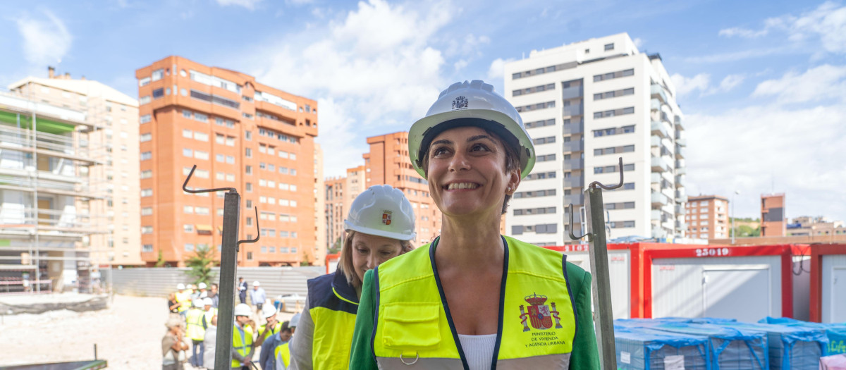 La ministra de Vivienda, Isabel Rodríguez, visita las obras de construcción de unas viviendas en Valladolid