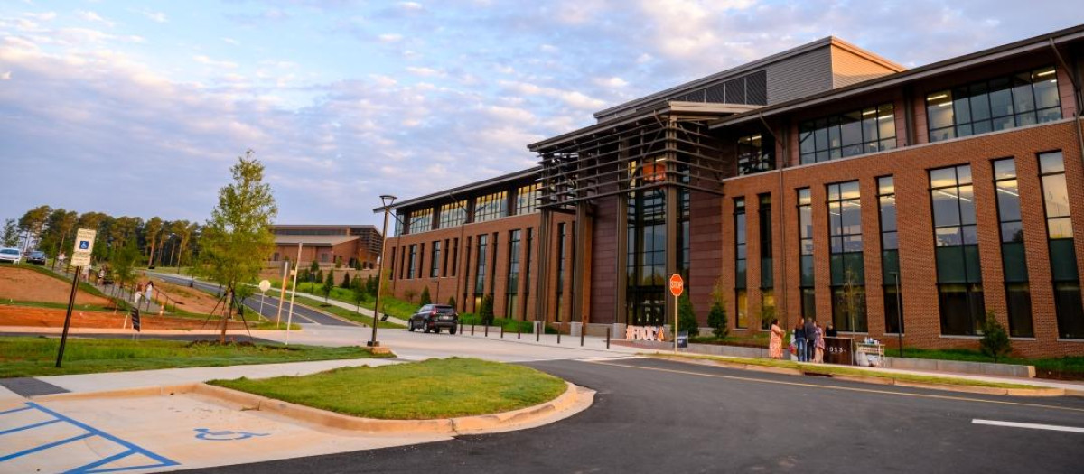 Harvey S. Peeler Jr. College of Veterinary Medicine