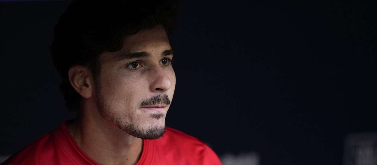 Julián Álvarez, en el banquillo del Metropolitano