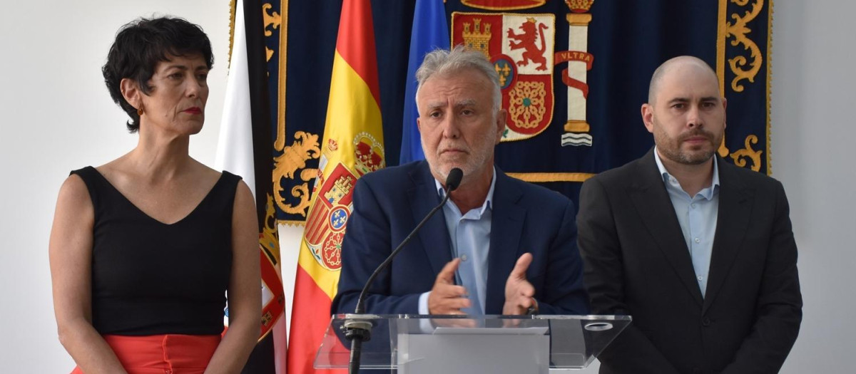 Ángel Víctor Torres junto a la ministra Elma Saiz y el delegado del Gobierno en Ceuta Miguel Ángel Pérez Triano