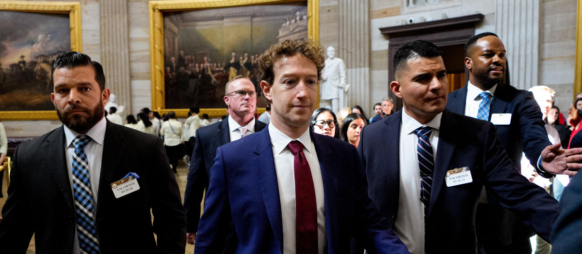 El director ejecutivo de Meta Mark Zuckerberg en el Capitolio de Estados Unidos