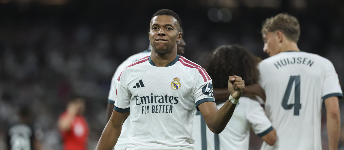 Kylian Mbappé celebra su segundo gol ante la Real Sociedad