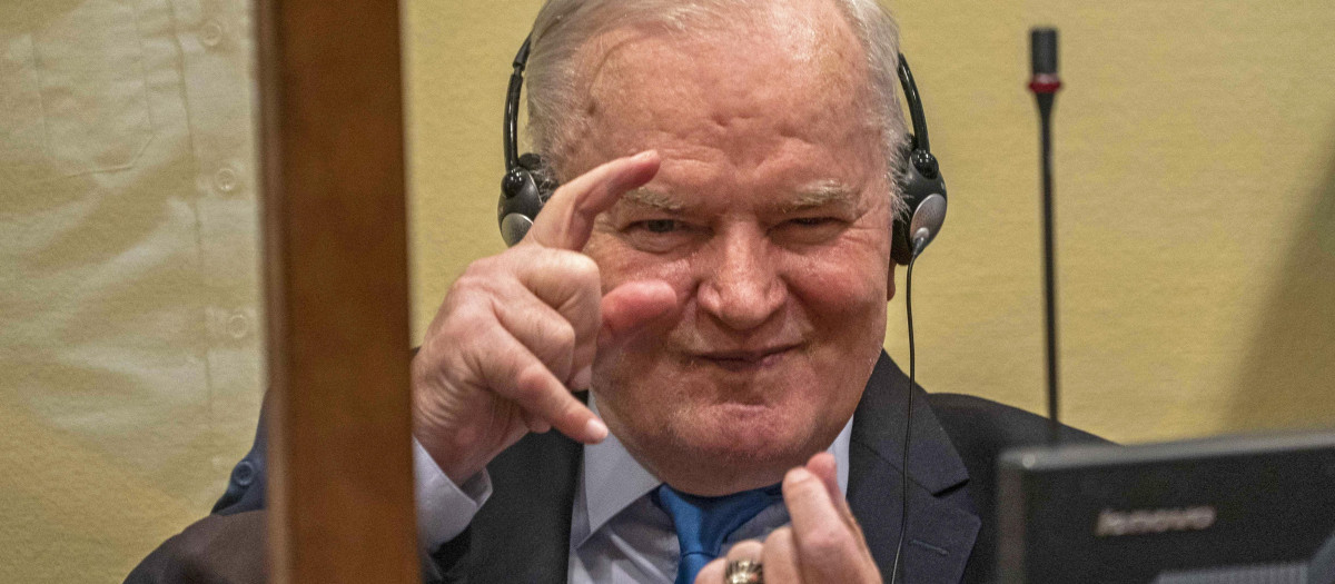The Hague (Netherlands), 27/08/2026.- (FILE) - Ratko Mladic prior to the pronouncement of the Appeal Judgment at the International Residual Mechanism for Criminal Tribunals (IRMCT) in The Hague, The Netherlands, 08 June 2021 (reissued 27 August 2026). Former Serbian general Ratko Mladic who was convicted of war crimes by the ICTY in 2017 died on 27 August 2026 at the age of 84. (Países Bajos; Holanda, La Haya) EFE/EPA/JERRY LAMPEN