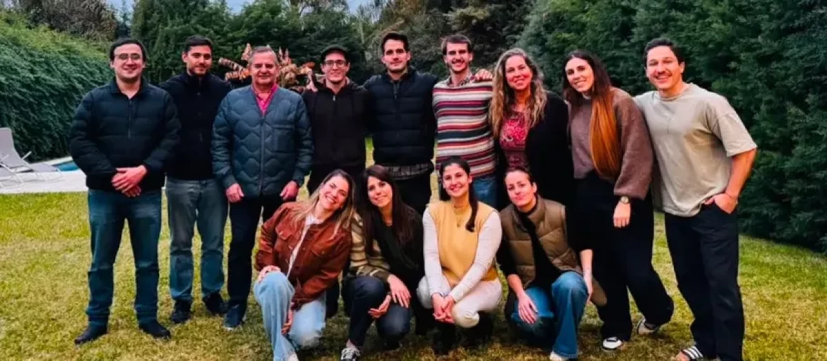 Felipe Ballester (centro, fila de arriba) ya ha conectado gracias a su proyecto con jóvenes profesionales católicos