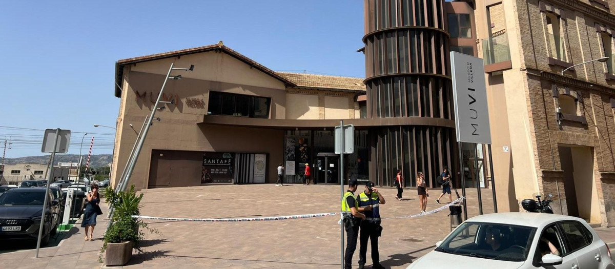 Imagen del Museo de Villena acordonado tras el robo del Tesoro
