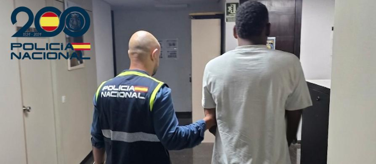 Uno de los individuos detenidos