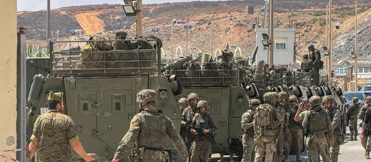Militares españoles en la frontera del Tarajal en Ceuta