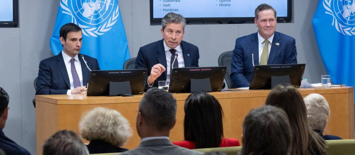 Un momento de la rueda de prensa conjunta en la sede de las Naciones Unidas el 14 de mayo de 2026, donde se anunciaron 1.800 millones de dólares adicionales en financiación humanitaria
