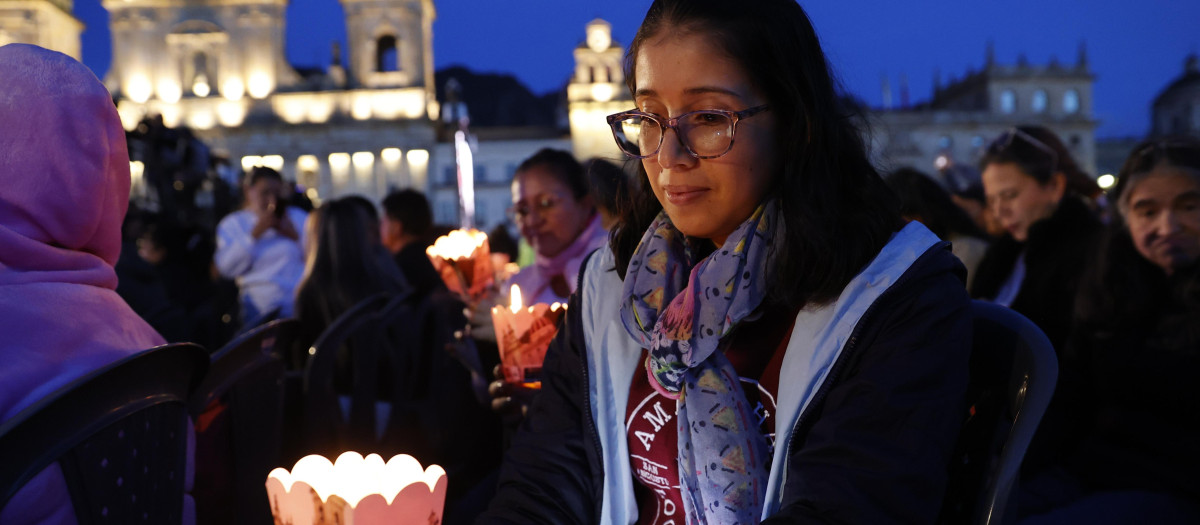 Colombia rinde homenaje a las víctimas del terremoto