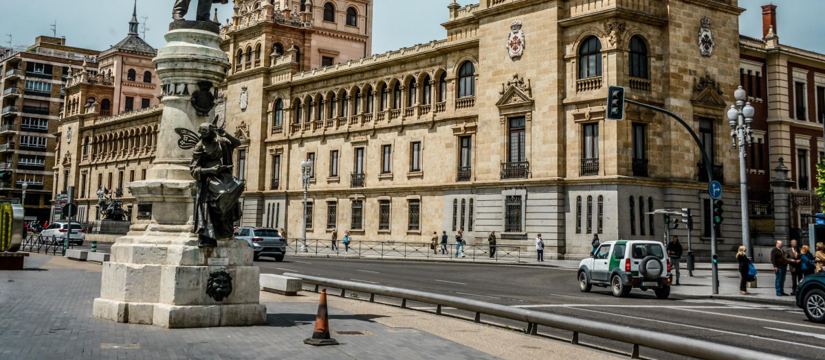 Plaza Zorrilla de Valladolid, donde un conductor ha arrollado a dos chicas este sábado