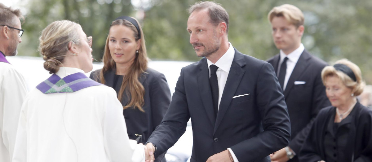 La Familia Real en el primer funeral del Rey Harald