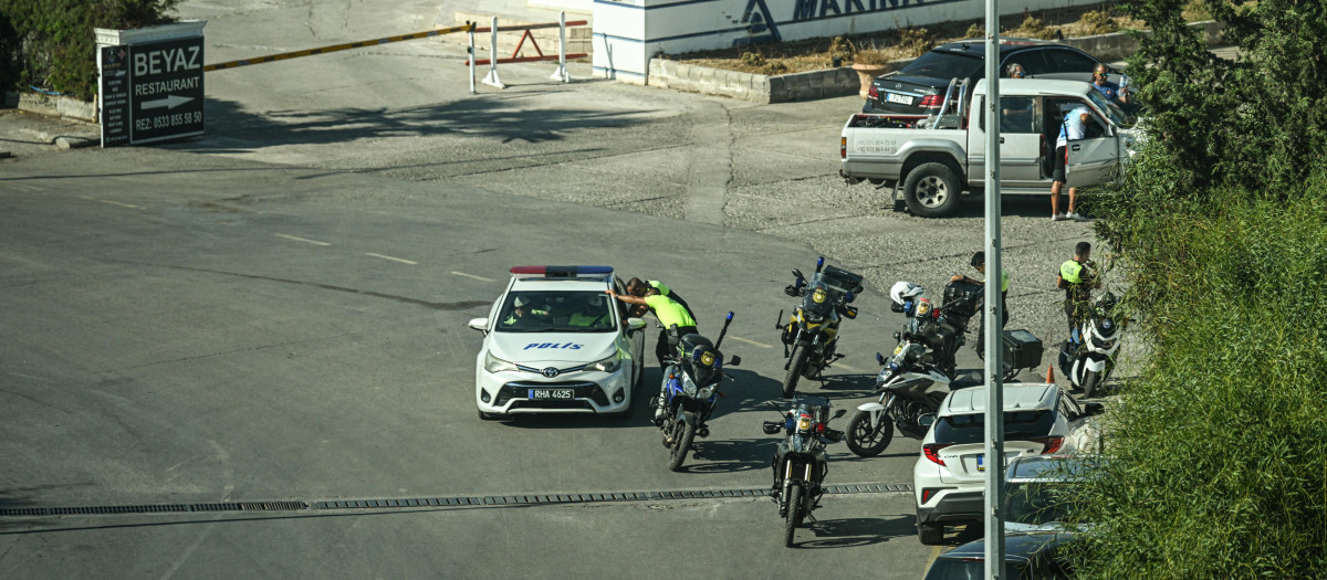La policía analiza los hechos tras el naufragio de un ferry que navegaba desde el puerto de Kyrenia, en la autoproclamada República Turca del Norte de Chipre (RTNC), reconocida únicamente por Turquía, en el norte de la isla mediterránea dividida de Chipre, con destino a la Turquía continental