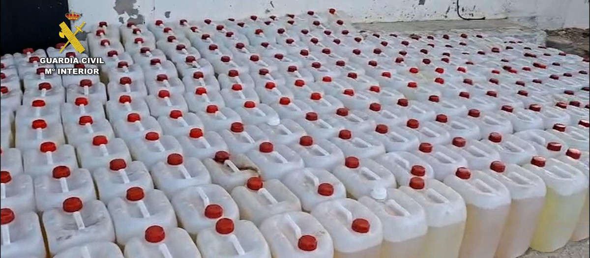 Petacas de gasolina incautadas por la Guardia Civil de Cádiz