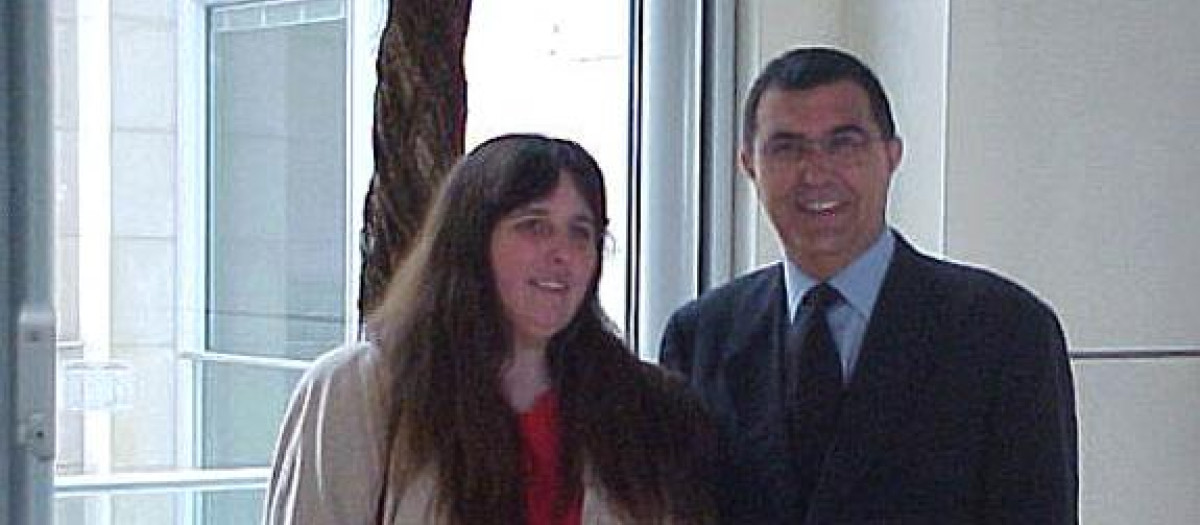 Alomar, en una imagen de 2002, con una parlamentaria de los 'verdes' europeos