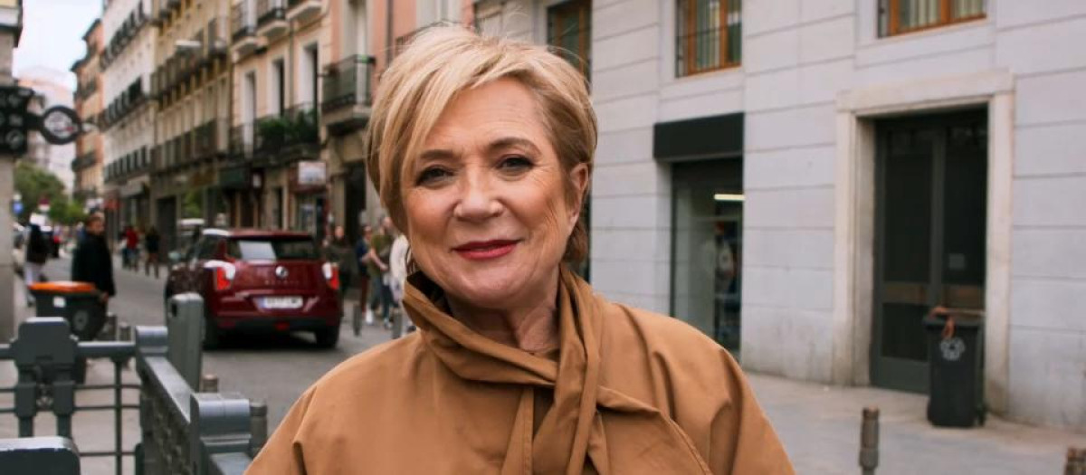 Imagen de Inés Ballester, presentadora del programa de À Punt 'Historias de la peluquería'