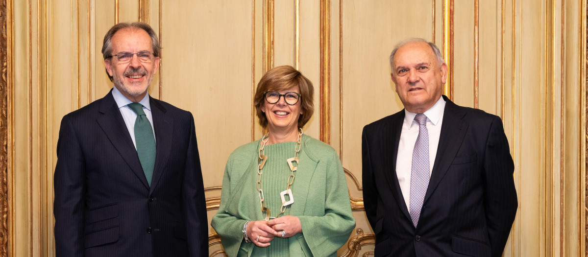 José Luis Acea, CEO de Banca March, Valérie Urbain, CEO de Euroclear, y Luis Lada, presidente de Inversis