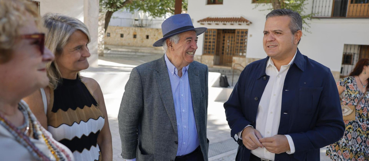 Rodrigo visita las obras de rehabilitación y conservación de la Plaza de la Villa