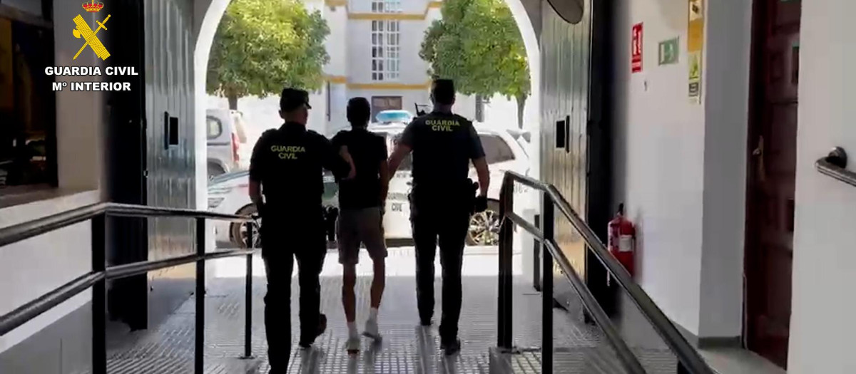 Detención de un individuo por la Guardia Civil
