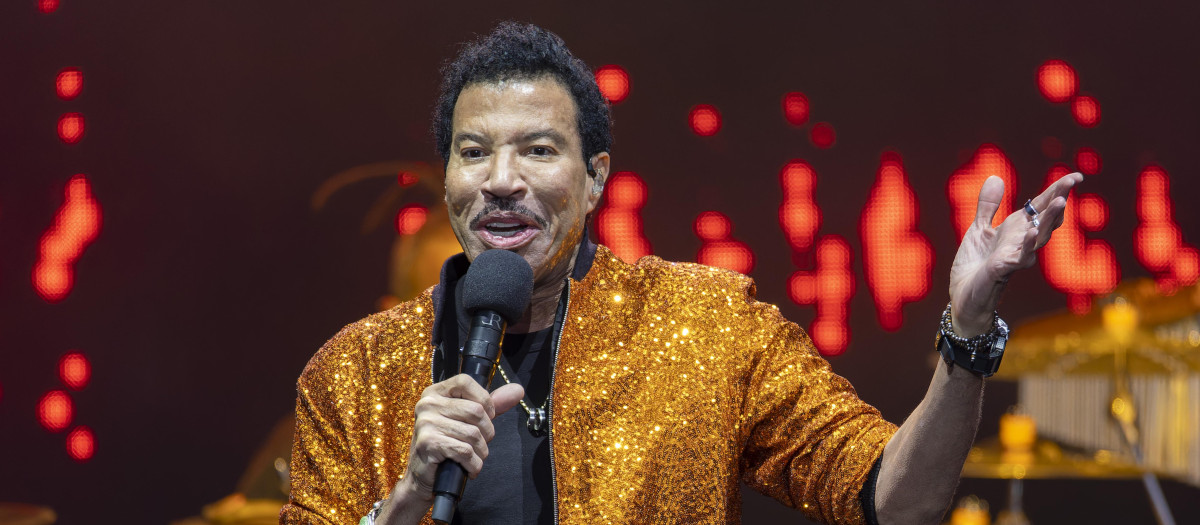 Lionel Richie durante un concierto en 2023