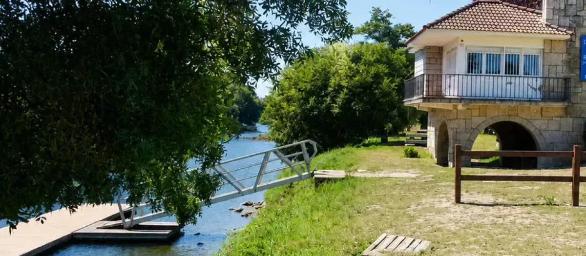 Nueva prohibición de baño en Galicia por contaminación: esta vez en una playa fluvial