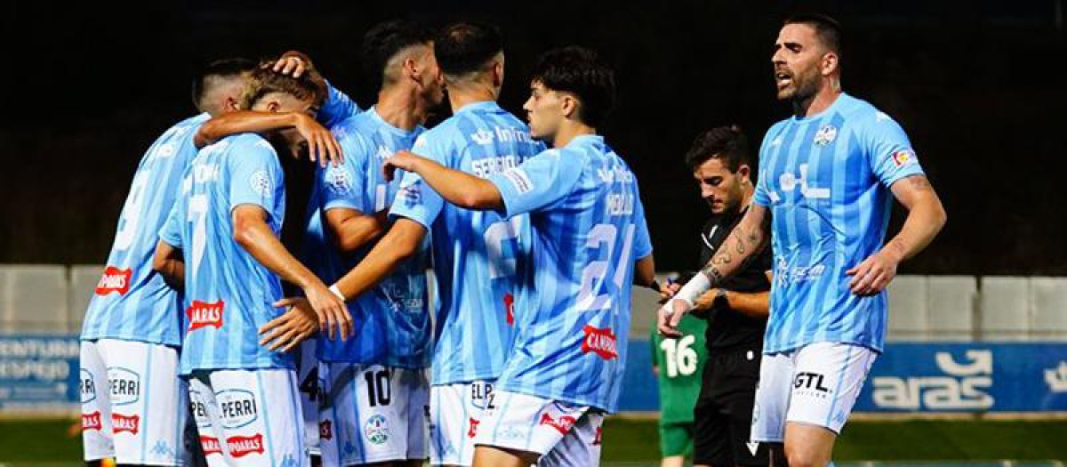 Los jugadores del Ciudad de Lucena celebrando un tanto esta pretemporada