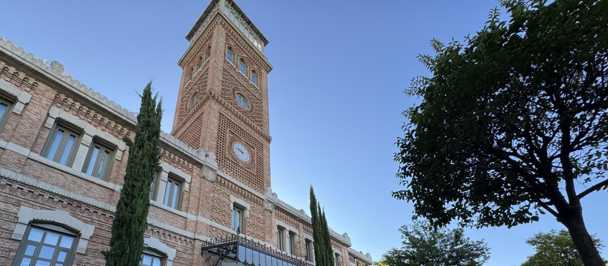 Casa Árabe mantiene este martes cerrado el edificio de las Escuelas Aguirre, en la madrileña calle de Alcalá, mientras sus empleados teletrabajan, en la fecha fijada por el Ayuntamiento de Madrid para que la institución desaloje el inmueble municipal que ocupa desde hace dos décadas.