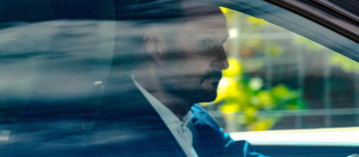 El Rey Haakon en un coche