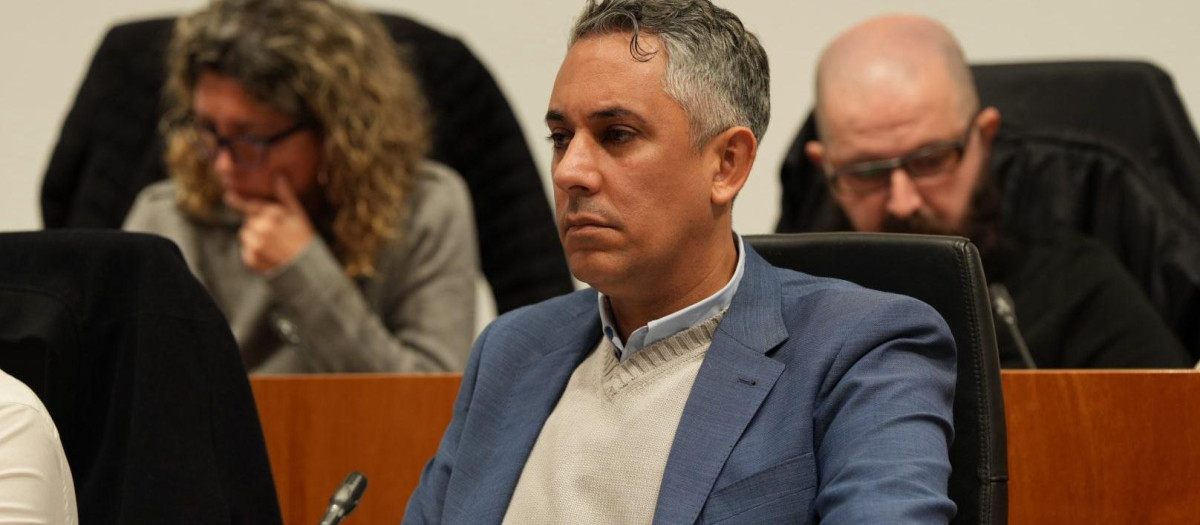 El concejal de VOX Luis Astorri durante un pleno celebrado en el Ayuntamiento de Ibiza.