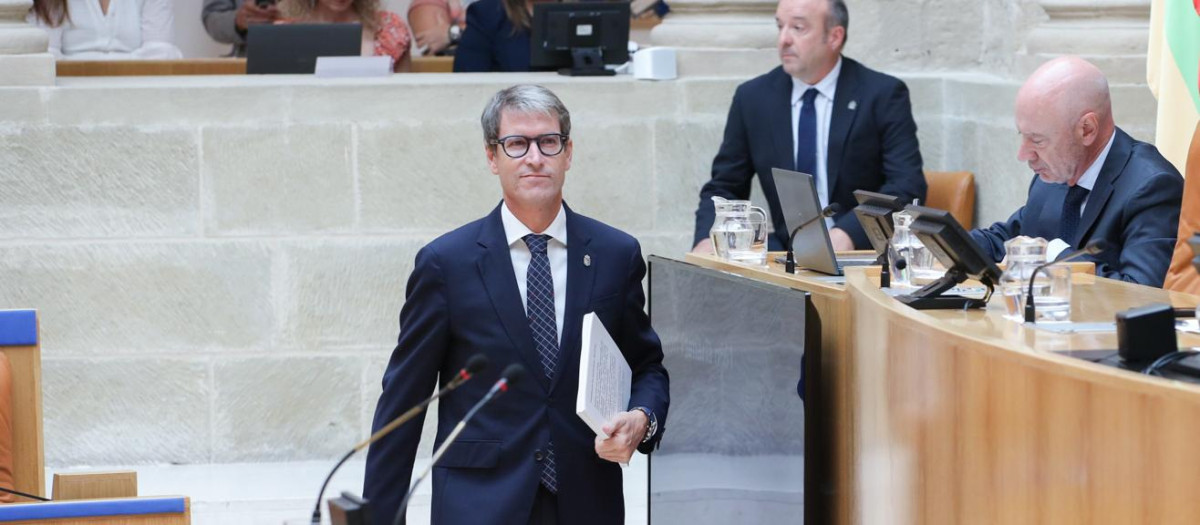 El presidente de La Rioja, Gonzalo Capellán, en el Parlamento autonómico