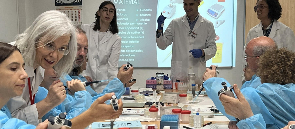 Una de las sesiones del proyecto "Pueblos con-Ciencia" del equipo SWICEU de la CEU UCH, en la localidad valenciana de Cheste