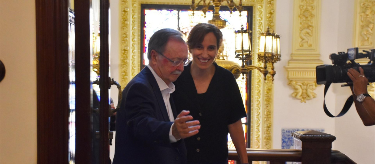 La ministra de Sanidad, Mónica García, es recibida por el presidente de Ceuta, Juan Jesús Vivas, a 16 de agosto de 2026, en Ceuta