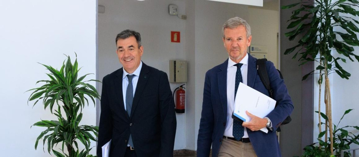El presidente gallego, Alfonso Rueda, acompañado por el consejero de Educación, Ciencia, Universidades e FP, Román Rodríguez

REMITIDA / HANDOUT por DAVID CABEZÓN
Fotografía remitida a medios de comunicación exclusivamente para ilustrar la noticia a la que hace referencia la imagen, y citando la procedencia de la imagen en la firma
01/9/2026