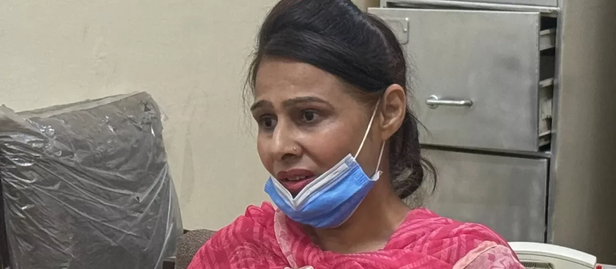 Razia Noreen, la enfermera que ha logrado salvar la vida de un bebé recién nacido