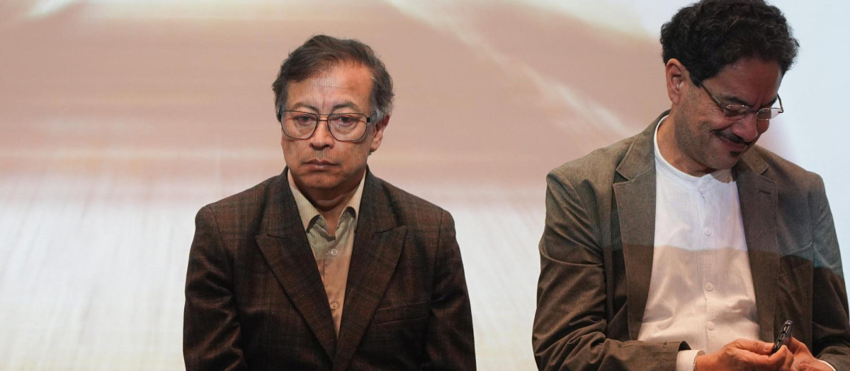 El expresidente de Colombia Gustavo Petro y el senador Iván Cepeda, en Bogotá