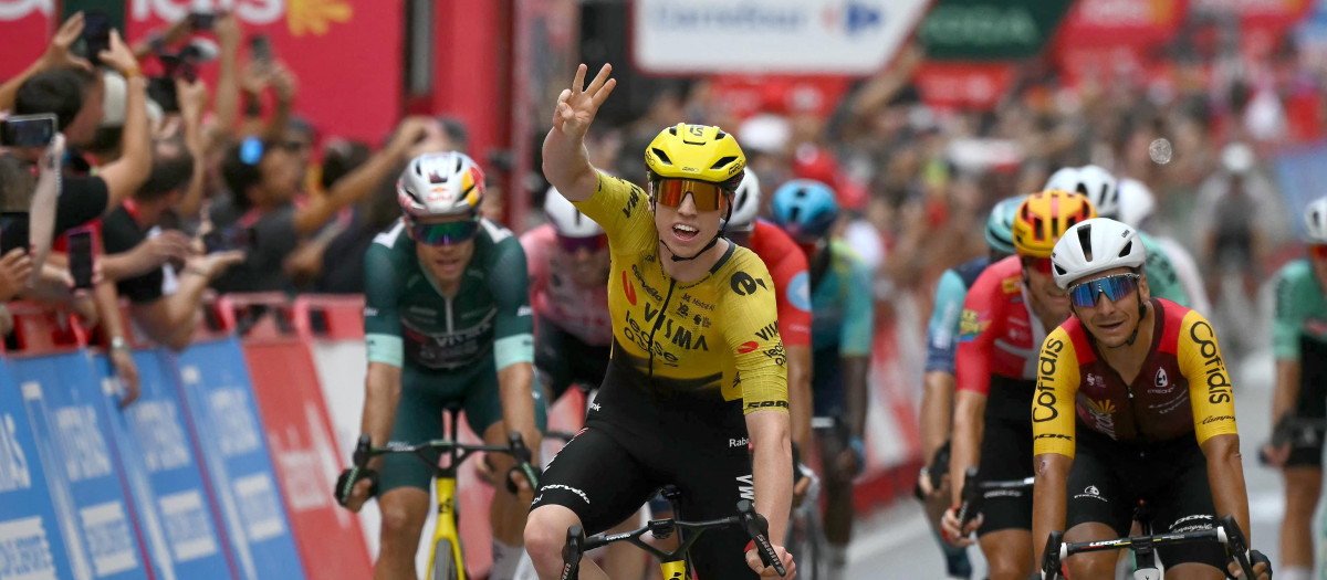 Team Visma-Lease a bike's British rider Matthew Brennan celebrates winning the 11th stage of the Vuelta a Espana 2026 cycling tour, a 151,3 km race between Carthagena and Lorca, on September 2, 2026. (Photo by JOSE JORDAN / AFP)