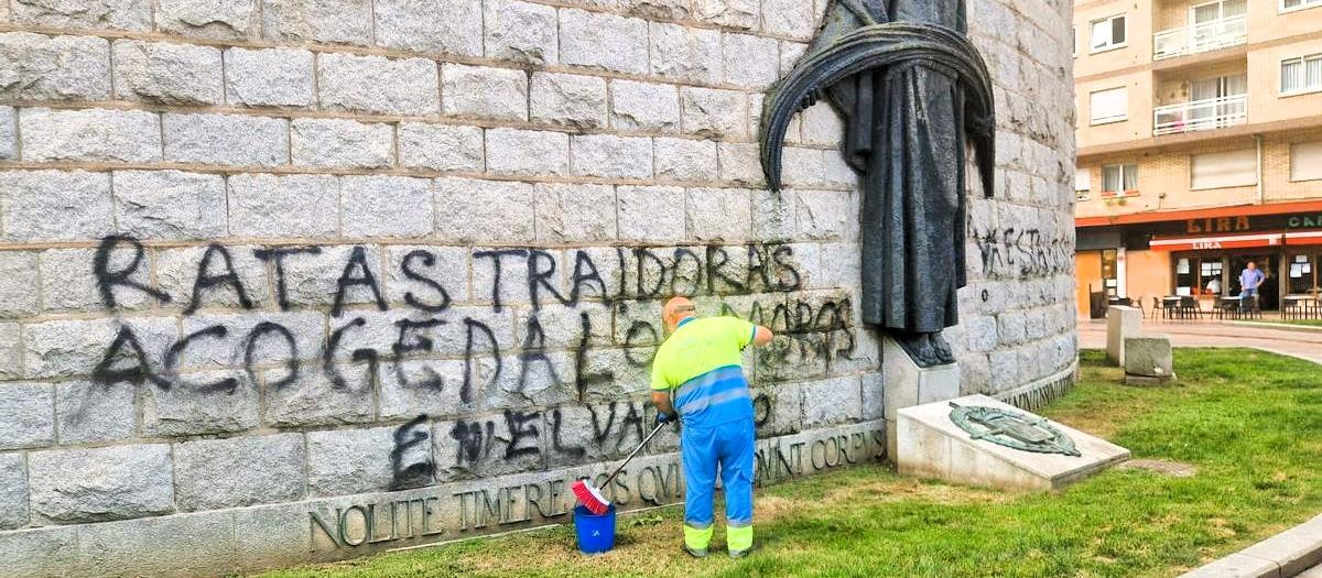 "Ratas traidoras acoged a los moros en el Vaticano", decía la efímera pintada