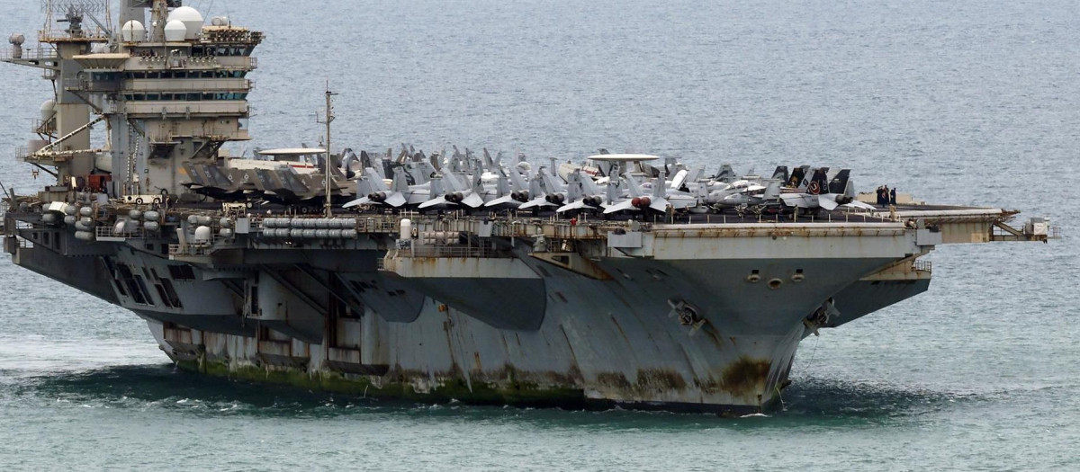 El portaaviones de propulsión nuclear USS Abraham Lincoln (CVN-72) llega a Laem Chabang, Tailandia