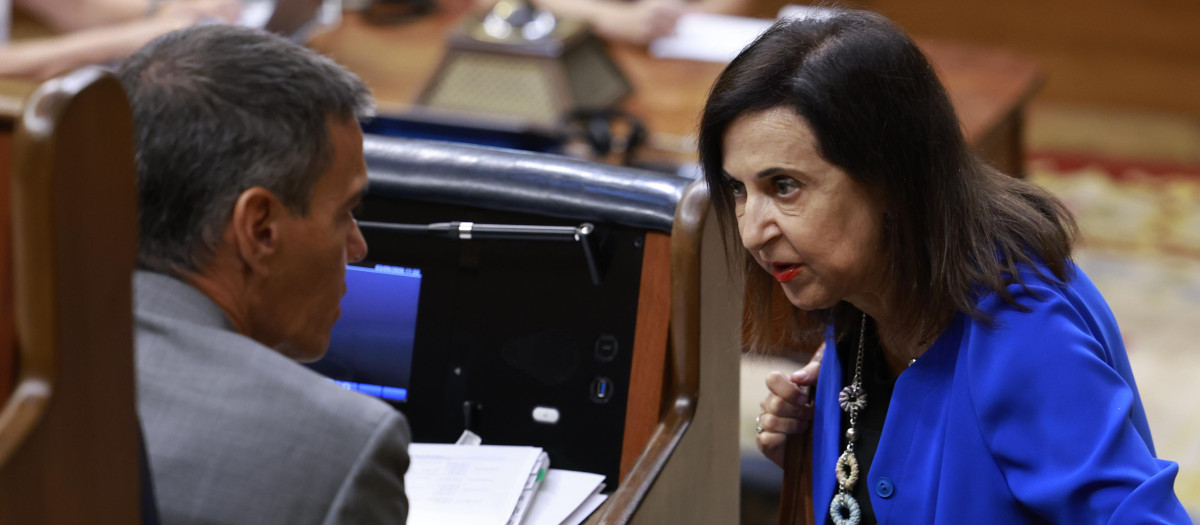 Pedro Sánchez y Margarita Robles, el jueves en el Congreso