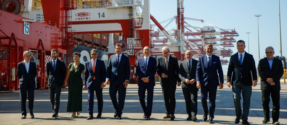 Imagen institucional del acto de inauguración de las dos nuevas grúas de la terminal de contenedores Hutchison Ports Best del Puerto de Barcelona.

KIKE RINCON / EUROPA PRESS
03/9/2026